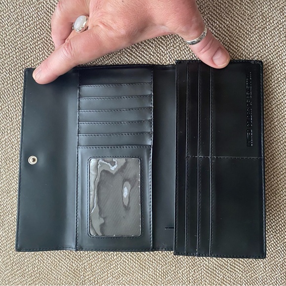 United Colors of Benetton Wallet. Red and Black with Flowers and Logo. EUC. - Picture 4 of 8